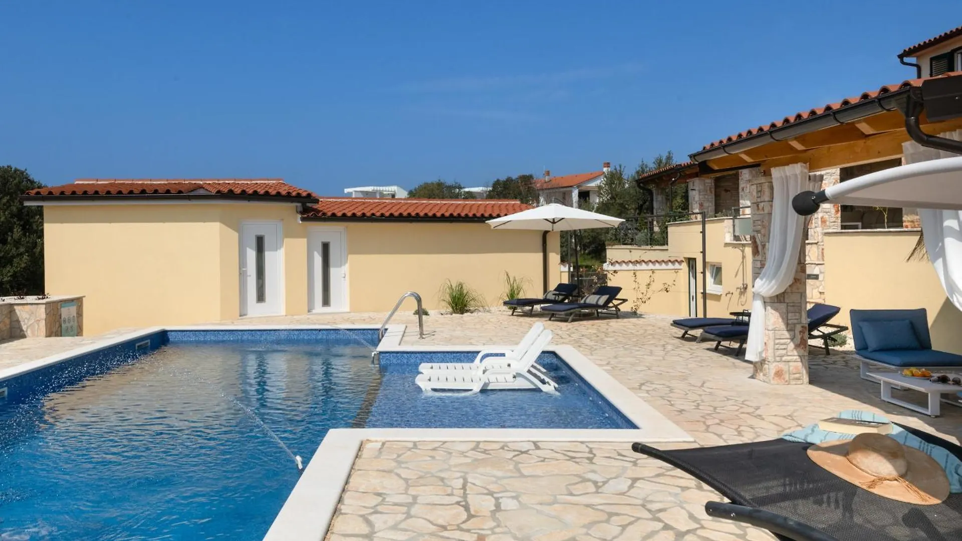 Villa Kalista Istriana For 10 People With Private Pool & Sea View Gajana Kroatien