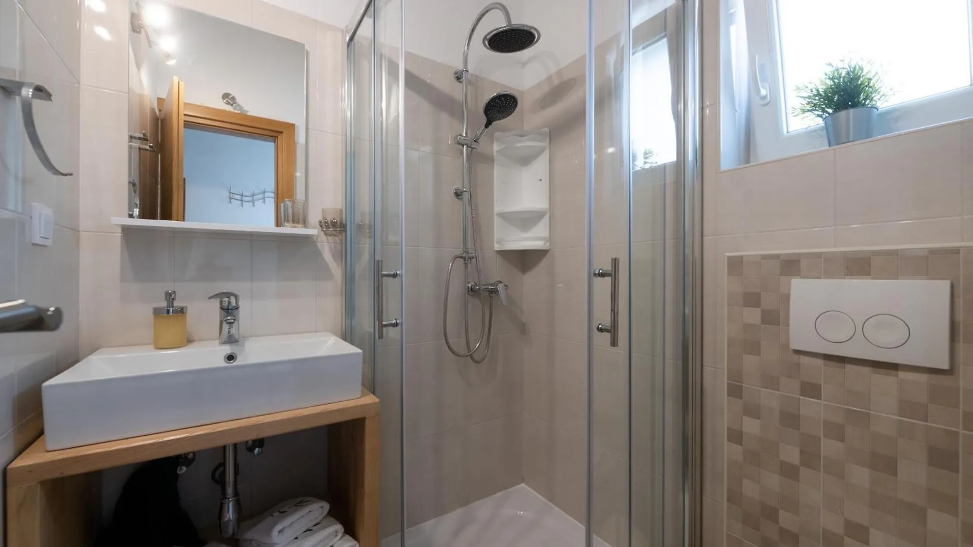 Villa Kalista Istriana For 10 People With Private Pool & Sea View Gajana